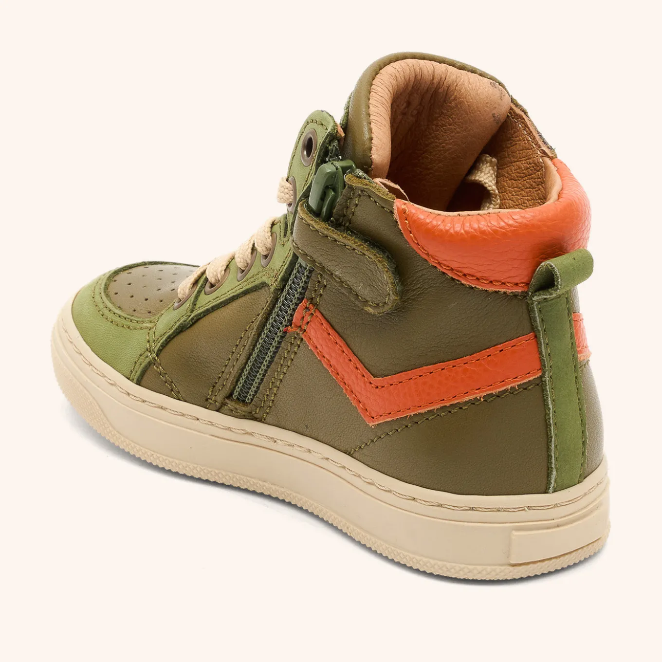 isak khaki