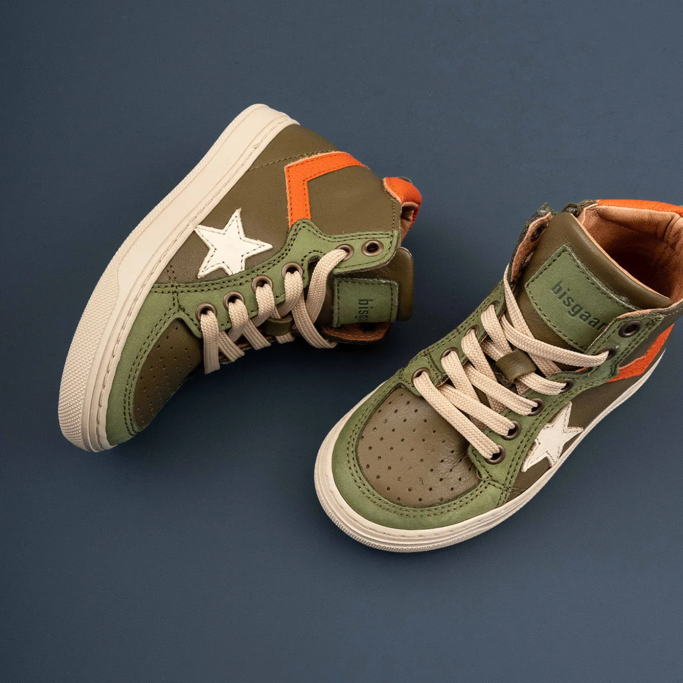 isak khaki