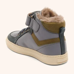 isak lamb grey