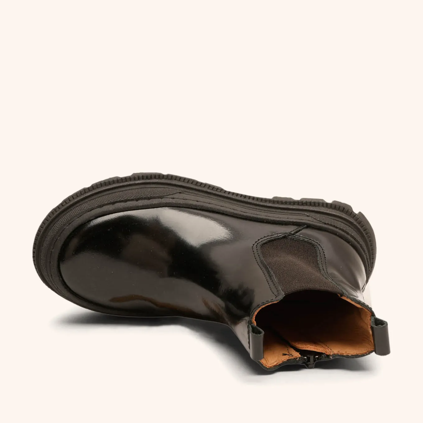 mia black polido
